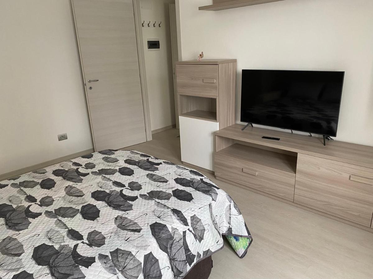 First Home Milan Bagian luar foto